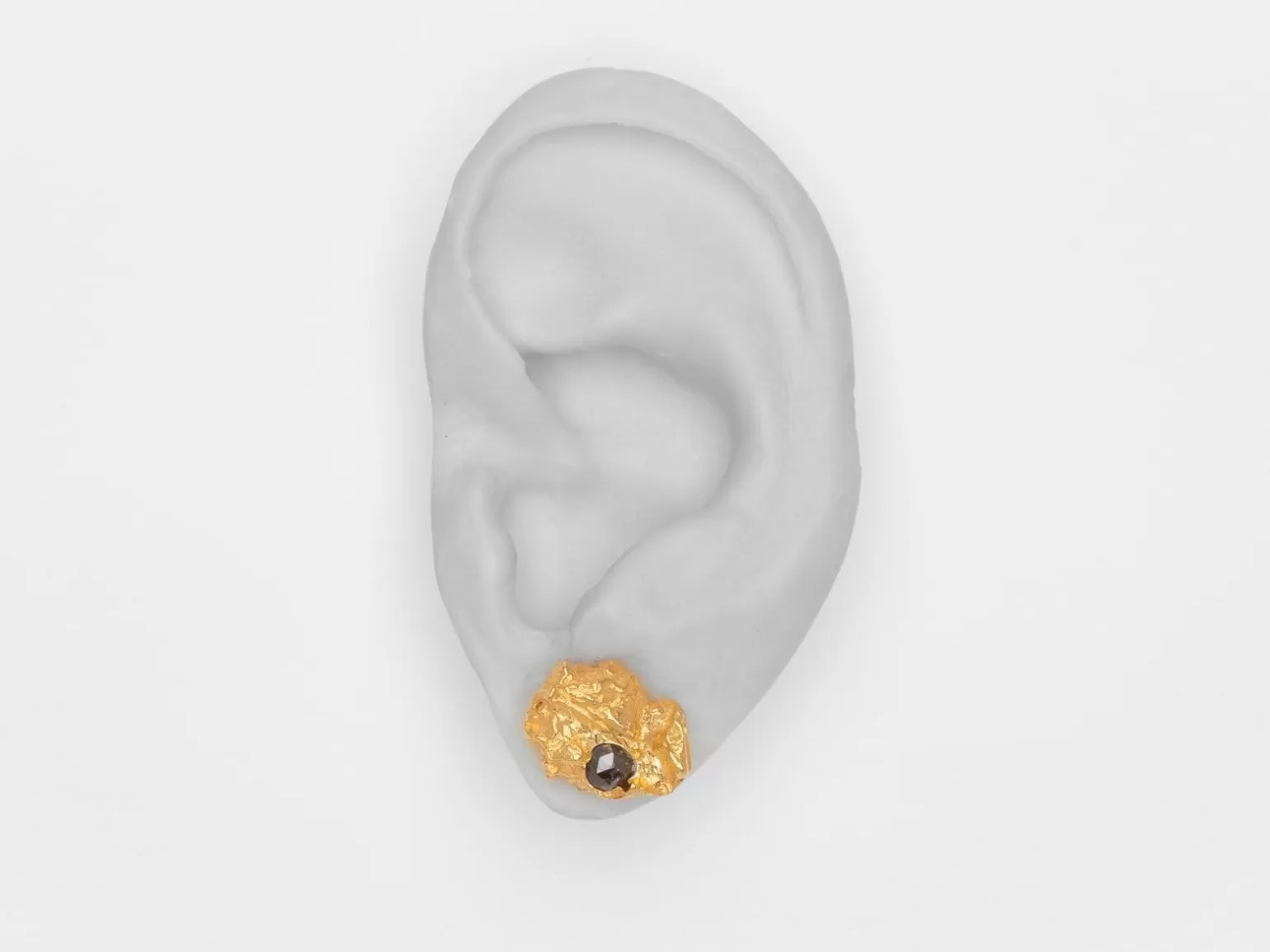 Store Diamond Rain Ear Studs